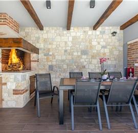 3 bedroom villa with pool, near Zadar, sleeps 8